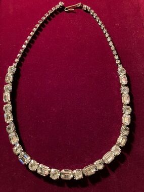 New Vintage Aurora Borealis Elegant Emerald and Princess Stone Necklace